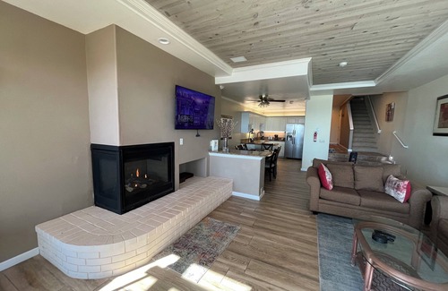 Tahoe Vista Apartment | Edgelake Beach Club