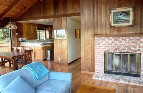 Inverness House | Edgemont | Modern Escape, Stunning Views & Comfort
