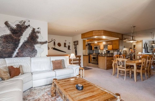 June Lake Condo | Edgewater 18- June Lake, Walk to the village!
