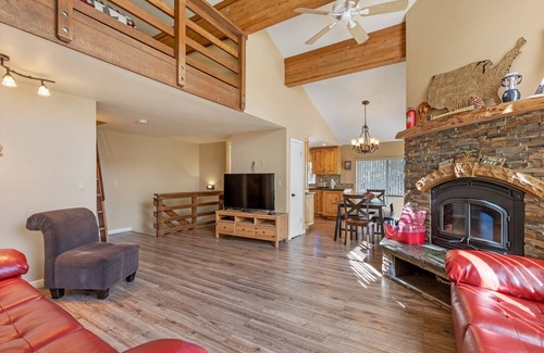 June Lake Condo | Edgewater 19, steps from the June Lake Marina.