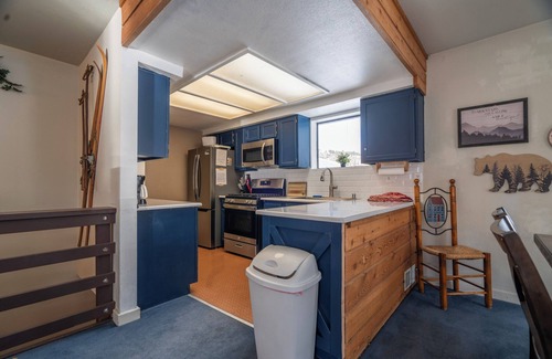 June Lake Condo | Edgewater #6 2 bed/2 bath