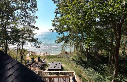 South Haven House | Edgewater Bluffs - Lakefront - Hot Tub - Firepit