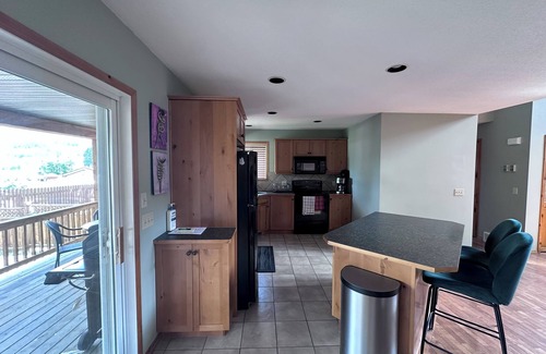 East Kootenay Cabin | Edgewater Escape: Your Cozy Cabin Getaway