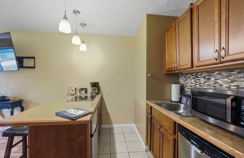 Charlevoix Condo | Edgewater Inn | Cozy Lakefront Escape | Pool, Hot Tub, Sauna | Full Kitchen