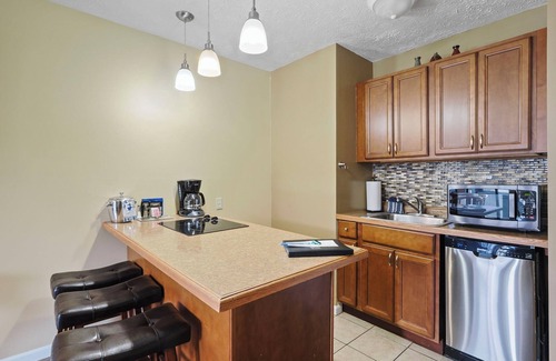 Charlevoix Condo | Edgewater Inn | Cozy Lakefront Escape | Pool, Hot Tub, Sauna | Full Kitchen