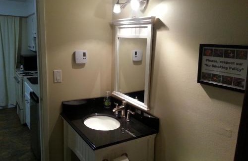 Campbell River Hotel | Edgewater Motel