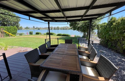 Moses Lake House | Edgewater Paradise HotTub Private Dock & Game Room