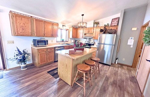 Phillips House | Edgewater Retreat | 2 Bed, 2 Bath