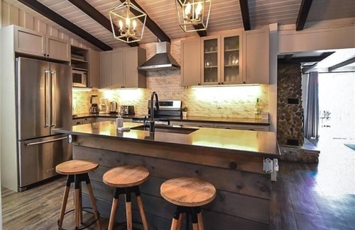 Dunnville House | Edgewater Retreat by Erie