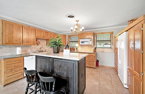Lake Whitney House | Edgewater Retreat - Lakeview Home By Lake Whitney