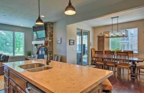 Ogden House | Edgewater Townhome ~ 7 Mi to Snowbasin Resort
