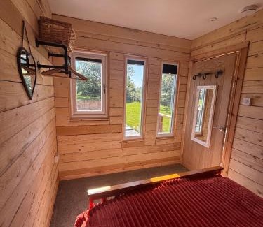 Derbyshire Cabin | Edgmond Lodges - 1 & 2 Bed Luxury Log Cabins with Private Hot Tubs Derbyshire