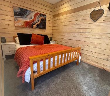 Derbyshire Cabin | Edgmond Lodges - 1 & 2 Bed Luxury Log Cabins with Private Hot Tubs Derbyshire