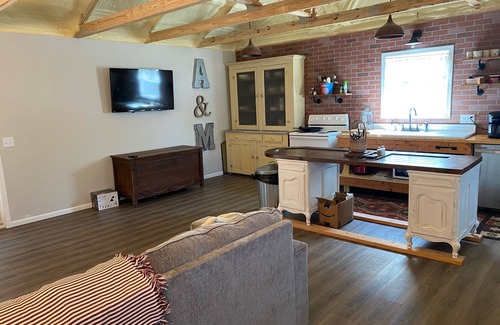 Edina Cabin | Edina Missouri New Cabin in Rural Area