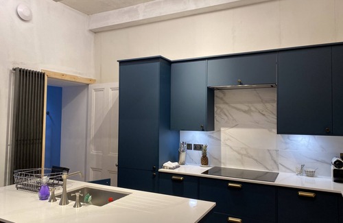 Tollcross House | Edinburgh City Centre Townhouse. Six bedrooms and six bathrooms