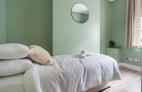 Goole House | Edinburgh Street House 3 Bed, 4 Guest