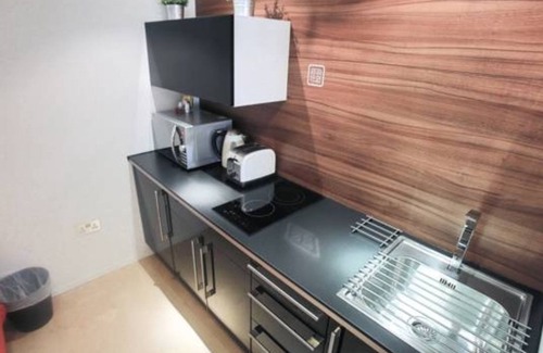 Bishopsgate House | Edison Suite at Room Home Stay