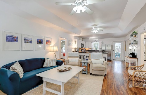 Edisto Island House | Edisto Beach 4 bedroom house with outdoor shower, grill, & spacious living area