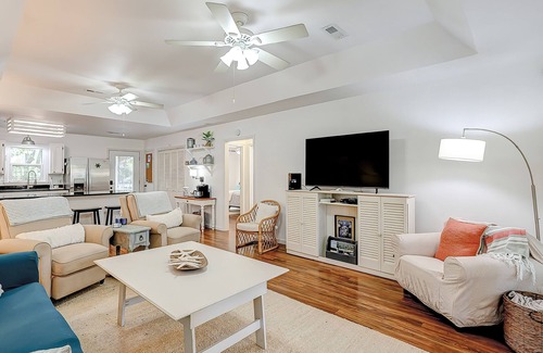Edisto Island House | Edisto Beach 4 bedroom house with outdoor shower, grill, & spacious living area