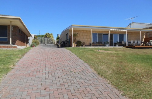 Para Wurlie House | Edith's Magnificent Views Dog friendly Off Peak Special!