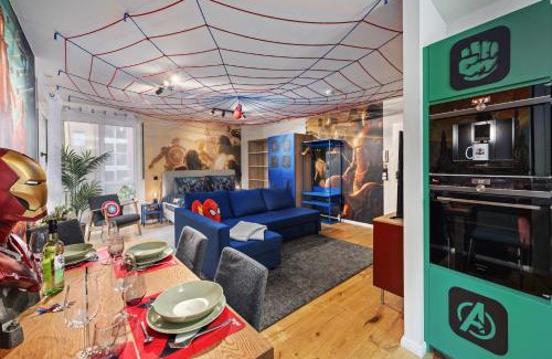 Schloßchemnitz Apartment | EDLER WOHNRAUM Disney Marvel Studio mit Balkon, Boxspringbett, Kaffeevollautomat, Lift & Parkplatz
