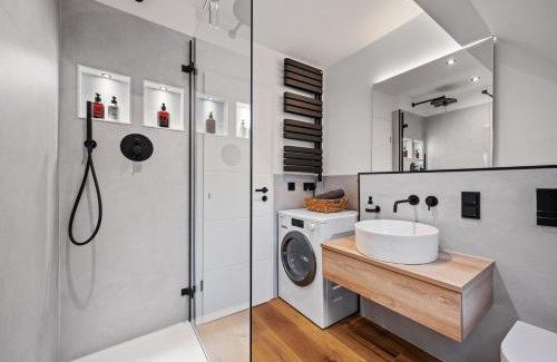 Zwickau Apartment | EDLER WOHNRAUM Modernes Vorstadtstudio mit Emma-Bett, Garten & Kaffeevollautomat