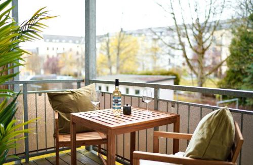 Zentrum Apartment | EDLER WOHNRAUM Schloßteich-Suite 3 SZ mit zwei Balkonen, Kaffeevollautomat, Kamin, Klima, Lift & zwei Parkplätzen