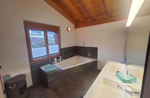 Saas im Prattigau Villa | Edles Einfamilienhaus mit Wirlpool