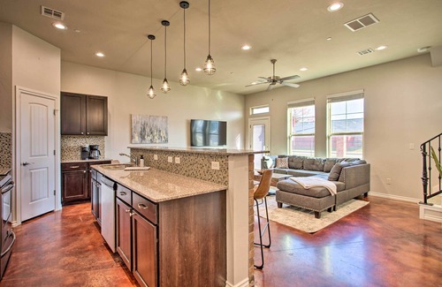 Edmond Apartment | Edmond Oasis w/Rooftop Lounge: Walk to Dtwn!