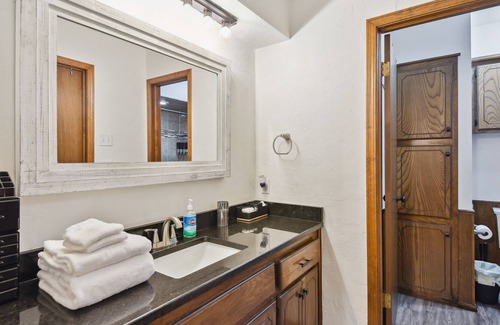 Edmond Cottage | Edmond Vacation Rental Near Arcadia Lake!