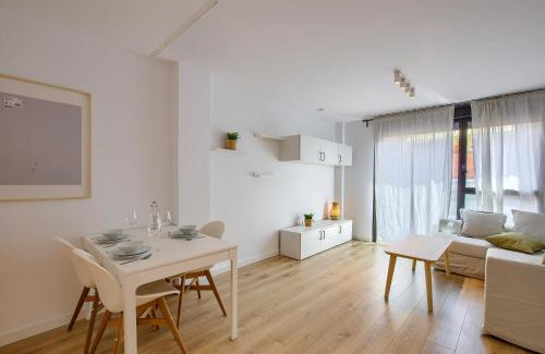 Canillas Apartment | Edmond Vibes Airport - Ifema Hub