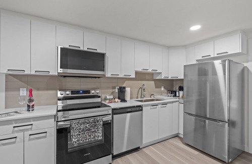 Old Strathcona House | Edmonton Whyte Ave Private Basement Suite 😍 Sleeps 4!