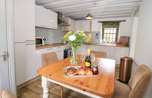 Bedale Cottage | EDMUNDS COTTAGE, pet friendly, character holiday cottage in Bedale