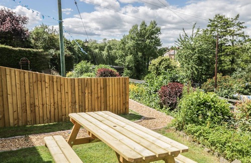 Bedale Cottage | EDMUNDS COTTAGE, pet friendly, character holiday cottage in Bedale