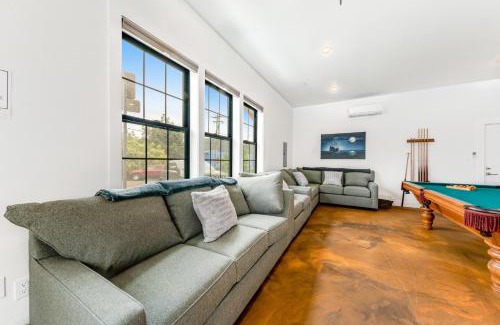Garibaldi Apartment | Edna's Corner Game Room