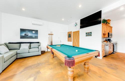 Garibaldi Apartment | Edna's Corner Game Room