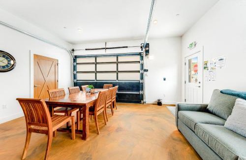 Garibaldi Apartment | Edna's Corner Game Room