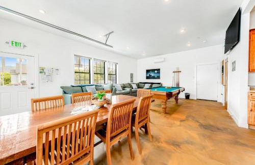 Garibaldi Apartment | Edna's Corner Game Room