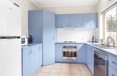 Apollo Bay Apartment | Edwards - Family friendly, pet friendly, linen provided, free WiFi