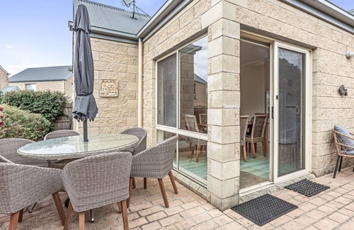 Apollo Bay Apartment | Edwards - Family friendly, pet friendly, linen provided, free WiFi