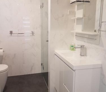 Glenwood Apartment | Edwin Place Apartment
