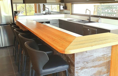 East Jindabyne House | Edzell - Waterfront Luxury on Lake Jindabyne in the Australian Snowy Mountains