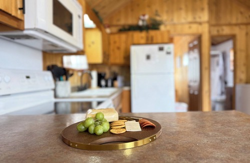 Island Park Cabin | EF Foxtail Cabin * Wifi & Satellite Access, Bbq Grill, Sleeps 4, Fire Pit, 32 Miles to Yellowstone