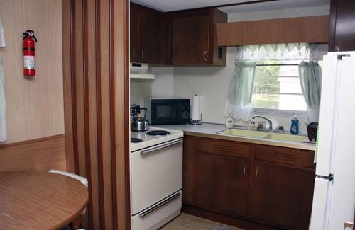 Oxford House | Efficient 1963 Vintage mobil home Camp