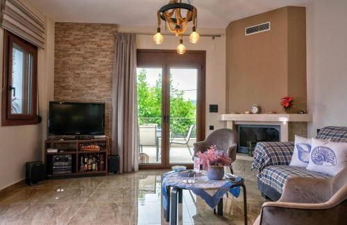 Pella Region Apartment | Effie's Maisonette with Detached Studio