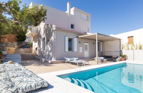 Roussospiti Villa | Effies Cozy Villa-Spectacular View and Playground