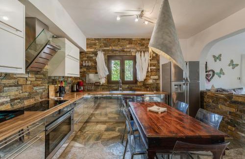 Nei Pori Villa | Efharis Beachfront Villa