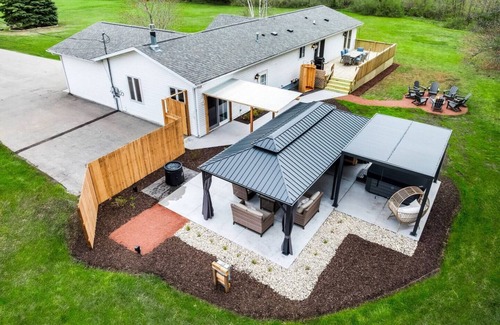 Egg Harbor House | Egg Harbor Fall & Winter Escape|Sauna|Hot Tub|Privacy|