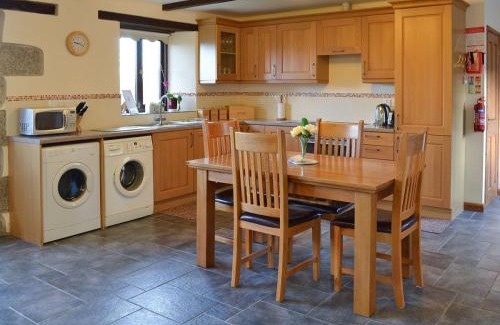 Helston House | Eglos Derry Farm Cottage - E4597