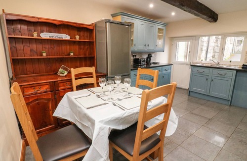 Burton Cottage | EGREMONT COTTAGE, pet friendly, country holiday cottage in Carnforth